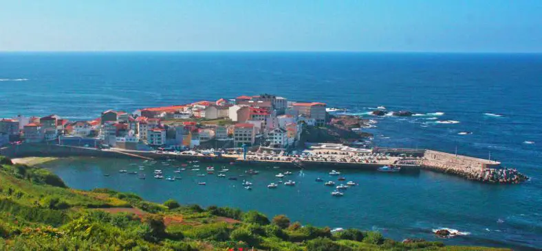 Vista da parroquia de Cai&oacute;n en A Laracha
