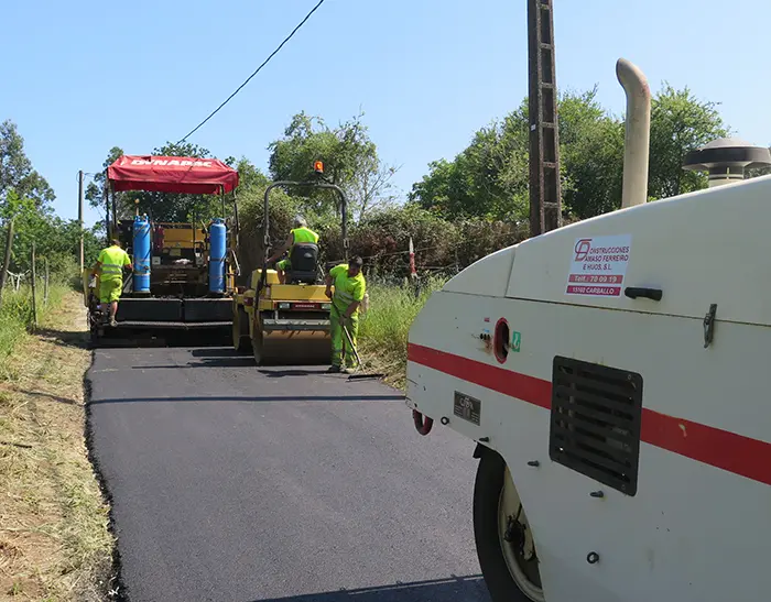 Obras de renovaci&oacute;n do pavimento da estrada que comunica Gabenlle con Cillobre por Os Castro