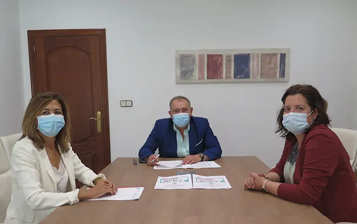 O alcalde da Laracha, Jos&eacute; Manuel L&oacute;pez Varela, e a directora da Axencia Galega de Sangue, &Oacute;rganos e Tecidos (ADOS), Marisa L&oacute;pez