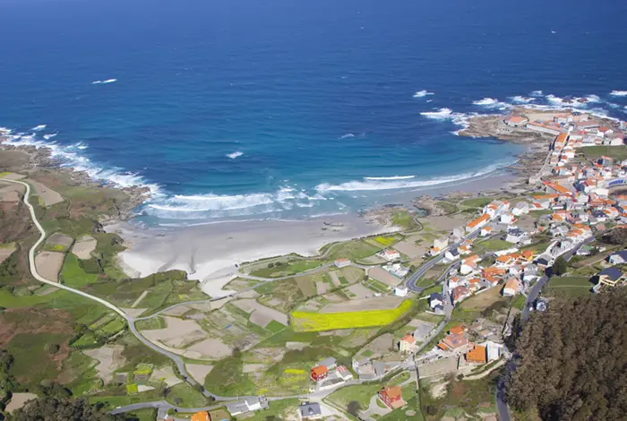 Praia de Cai&oacute;n donde o axenta da Garda Civil rescatou a un menor