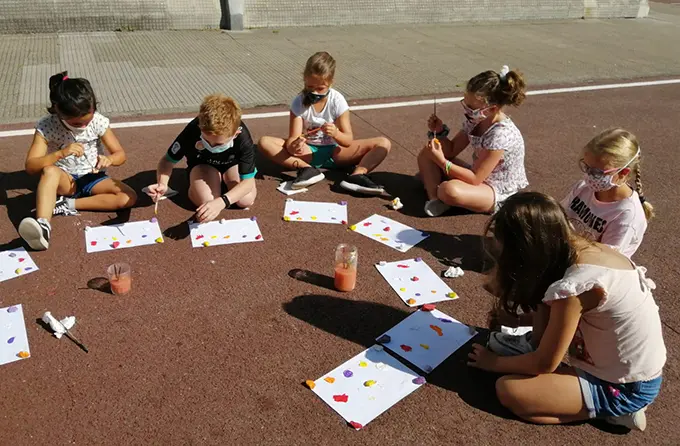 Os nenos realizan diversas actividades deportivas, culturais, educativas e recreativas adaptadas &aacute;s s&uacute;as idades