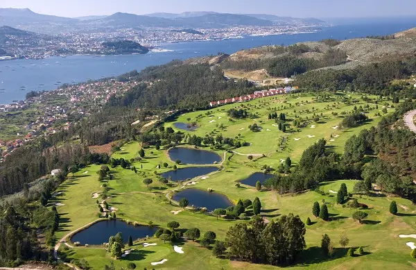 Golf R&iacute;a de Vigo-Moa&ntilde;a (Pontevedra) - Foto cecida por Turismo Galicia
