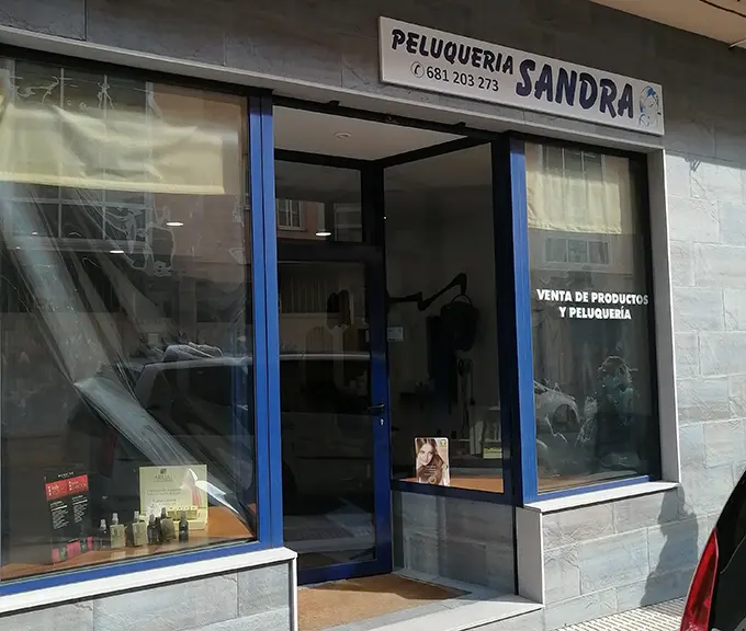 Frente de Peluquer&iacute;a Sandra situada en A Laracha