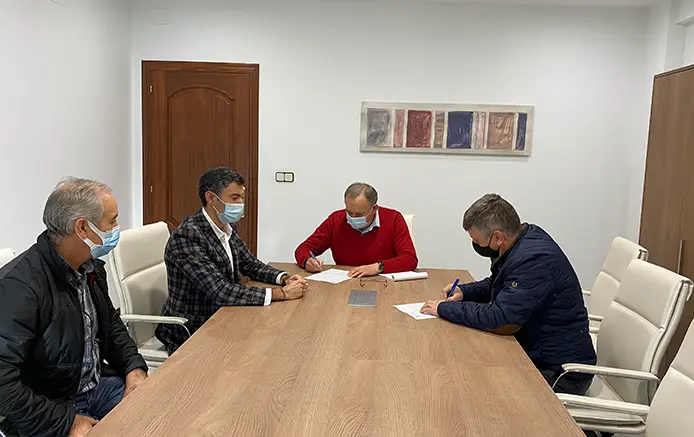 Firma do acordo da construcci&oacute;n da nova pista polideportiva
