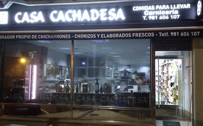 Frente de Casa Cachadesa empresa familiar situada en Paiosaco