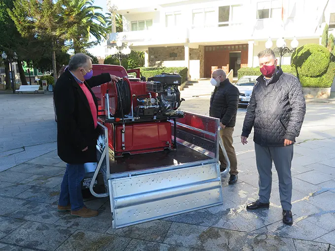 O equipamento foi recibido na praza do Concello da Laracha