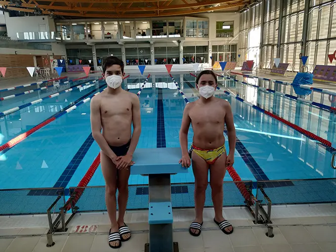 Os deportistas da Laracha na piscina de Guadalajara