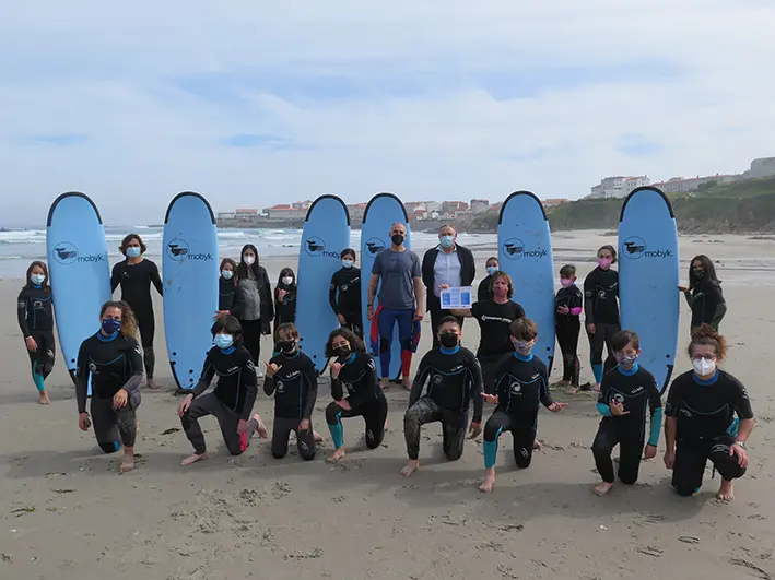 Alumnos na praia de Cai&oacute;n