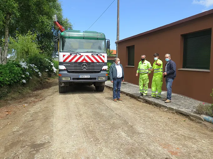O alcalde, Jos&eacute; Manuel L&oacute;pez Varela, e o concelleiro de Urbanismo e Obras P&uacute;blicas, Jes&uacute;s Souto, visitaron o lugar das obras en Cabovila&ntilde;o