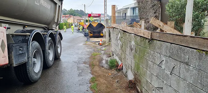 As melloras na rede viaria da Laracha real&iacute;zase en distintas parroquias