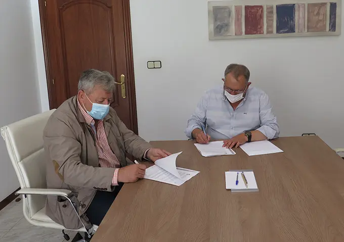 Firma do acordo para obras de mellora na rede viaria do rural da Laracha