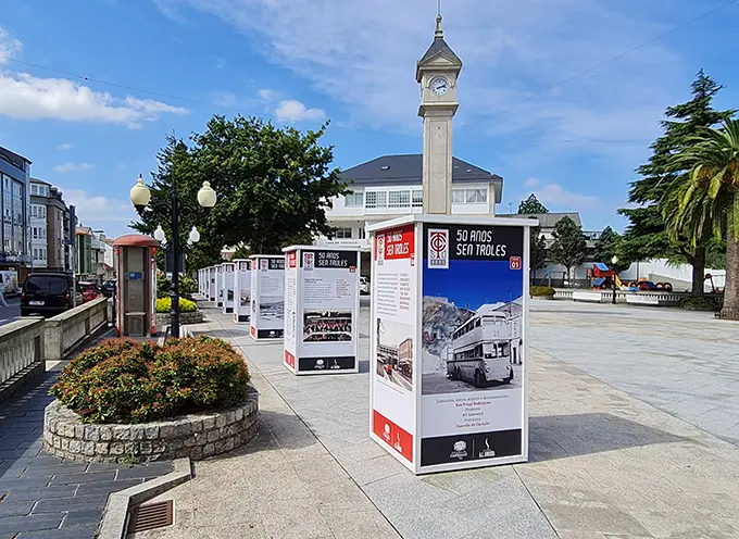 Exposici&oacute;n itinerante na praza do Concello da Laracha