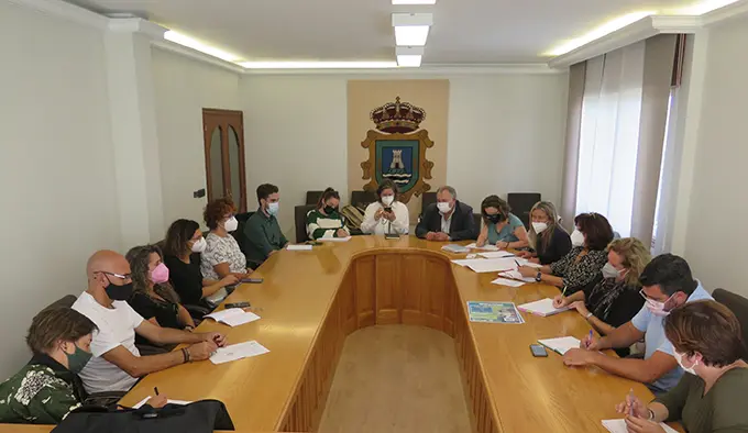 Reuni&oacute;n no Concello da Laracha