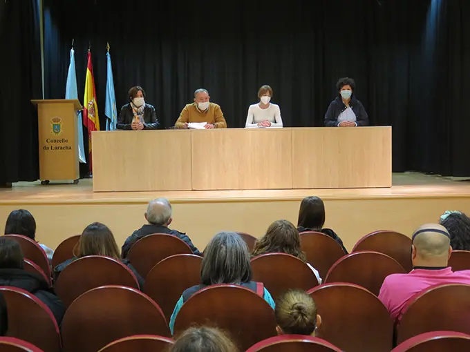 Asistentas a presentaci&oacute;n do obradoiro A Laracha VII