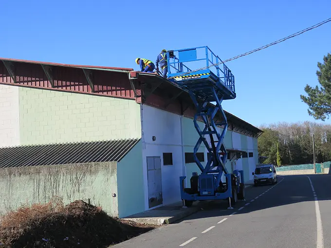 A fase m&aacute;is laboriosa do proxecto no pavill&oacute;n local&iacute;zase na cuberta