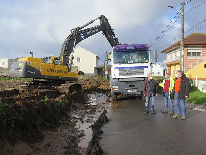 Visita do alcalde as obras en A Laracha