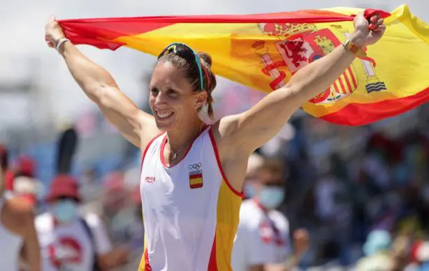 A pirag&uuml;ista galega Teresa Portela logo dunha competici&oacute;n representando a Espa&ntilde;a