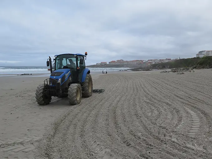 Traballos na praia de Cai&oacute;n, A Laracha