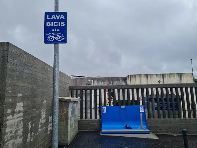Nova estaci&oacute;n de lavado de bicicletas na Laracha