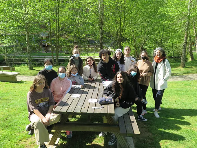 Alumnos do obradoiro de debuxo en Gabenlle