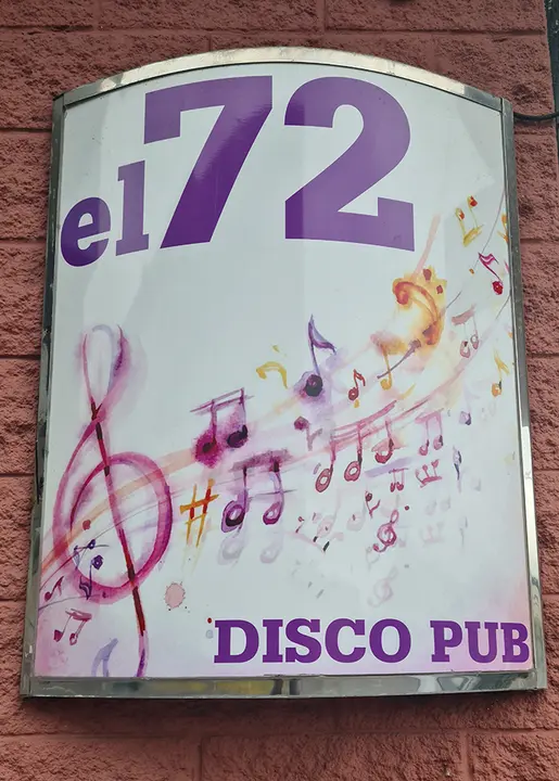 Noche de s&aacute;bado en Pub 72 concierto con entrada libre