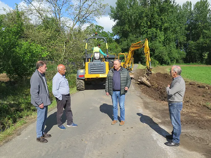 Visita do alcalde e o concelleiro a zona da Estrada O Chamusco-Ar&eacute;n