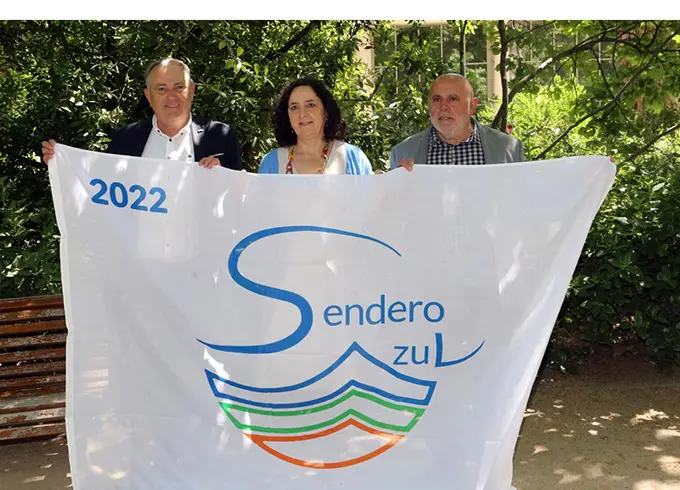 Acto de entrega da bandeira azul para o sendeiro de Cai&oacute;n, A Laracha