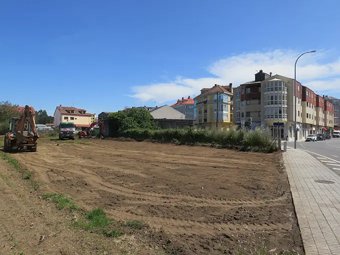 Obras no futuro aparcamento na avenida Bos Aires, A Laracha