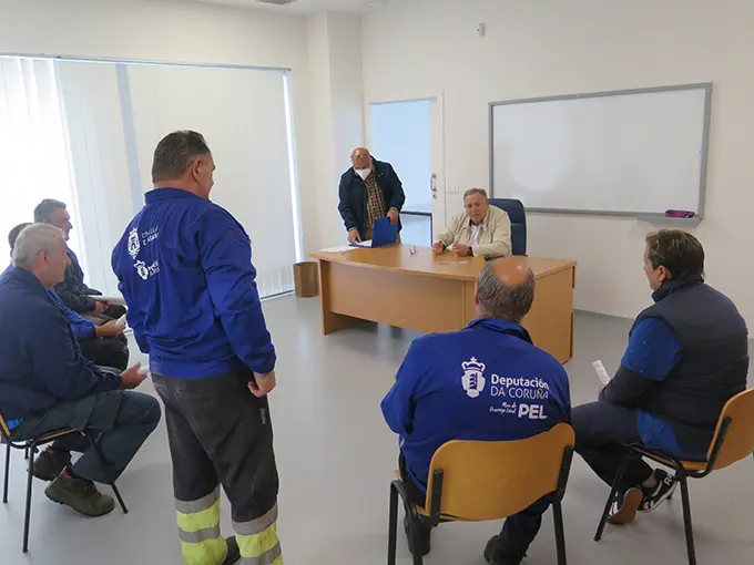 Firma dos contratos cos traballadores da Laracha
