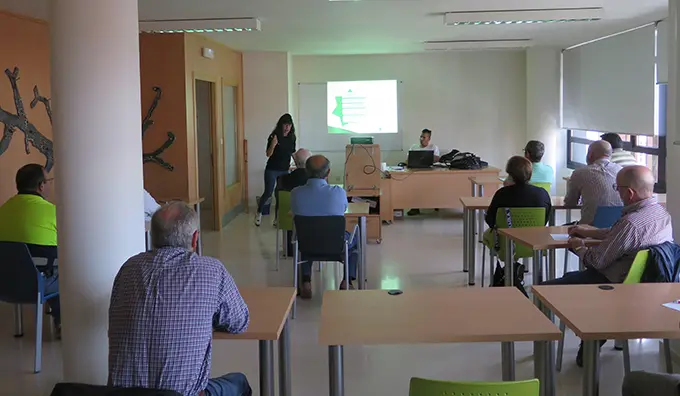 Asistentes a primeira data do curso na sesi&oacute;n te&oacute;rica