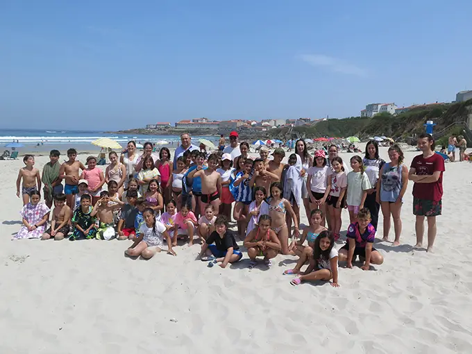 Participantes do campamento de ver&aacute;n en Cai&oacute;n