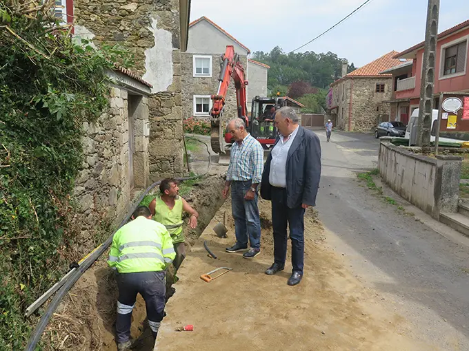 Visita do alcalde e do concelleiro a Erboedo
