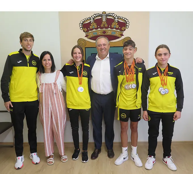 Deportistas da Laracha recibidos polo alcalde e a concelleira de Deportes
