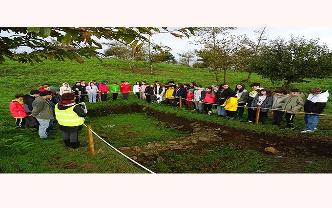 Alumnos do IES no Castro de Montes Claros