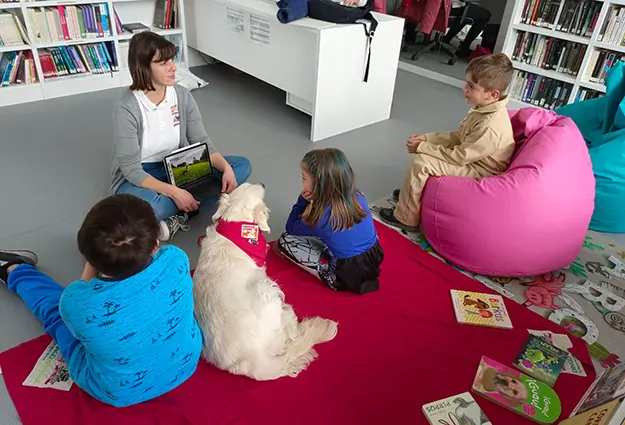 Imaxe da primerira lectura educativa con cans en Cai&oacute;n