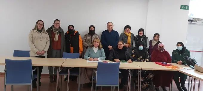 No encontro dos participantes co rexedor municipal
puideron trasladarlle a s&uacute;a satisfacci&oacute;n polo desenvolvemento da iniciativa e os
seus avances no co&ntilde;ecemento do territorio larach&eacute;s e da cultura e o idioma
galego