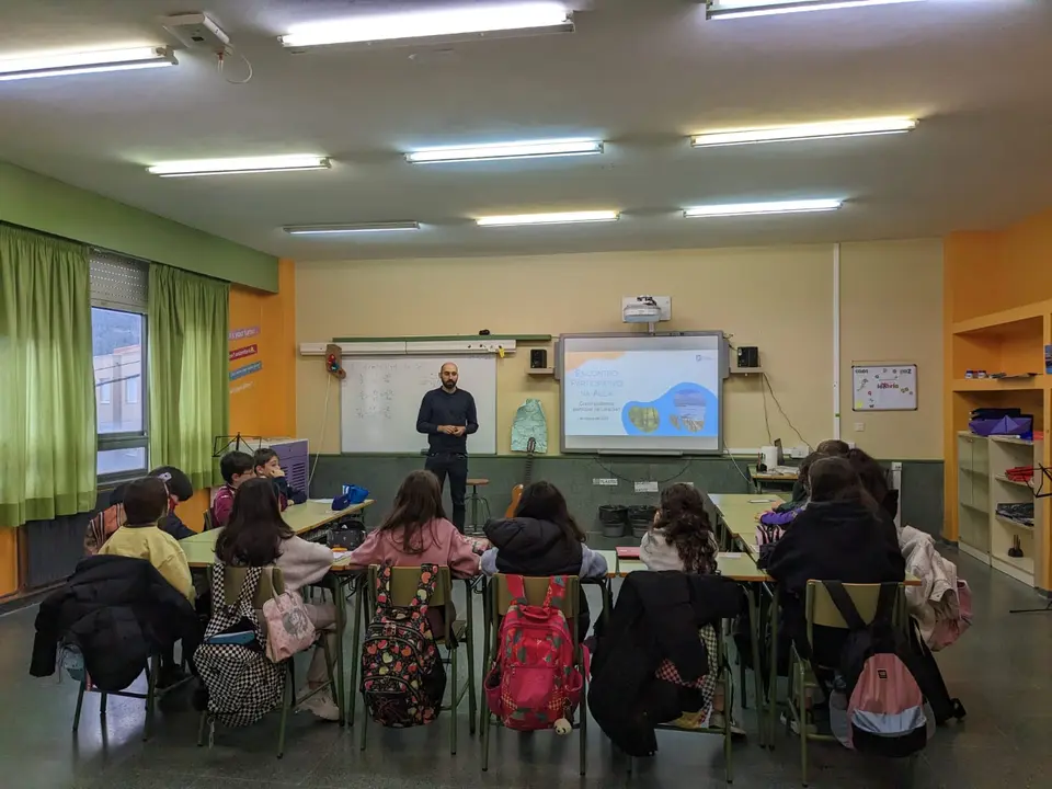 Encontro escolar do Plan Local de Infancia e Adolescencia no CEIP de Cai&oacute;n.