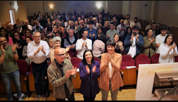 Carolina Casti&ntilde;eiras estivo arroupada no acto por Ana Pont&oacute;n e Xos&eacute; Regueira