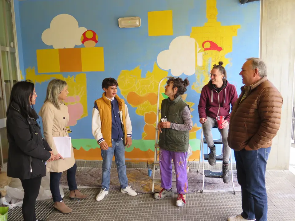Alumnado do CEIP Otero Pedrayo no "Mural pola Igualdade"