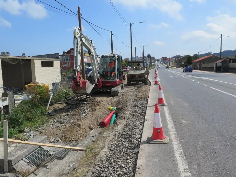 Obras de mellora das paradas de autob&uacute;s en As Ra&ntilde;eiras.