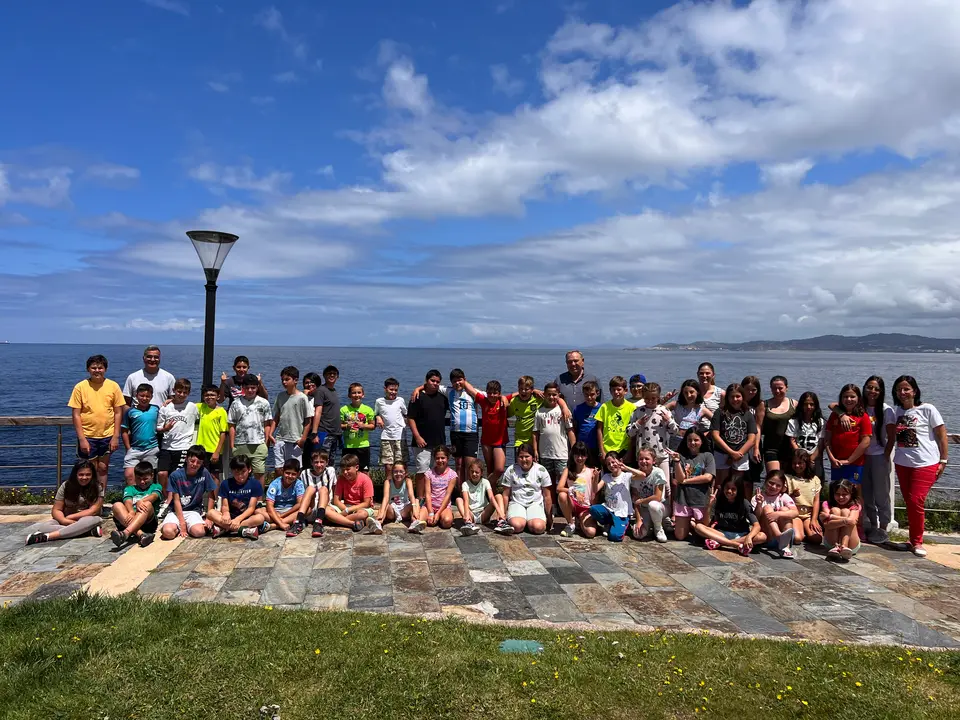 Participantes da segunda quenda do campamento de ver&aacute;n en Cai&oacute;n.