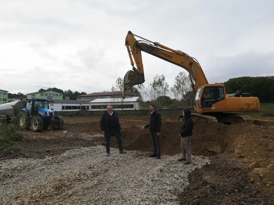 Obras de acondicionamento dos terreos xunto ao CEIP Otero Pedrayo.