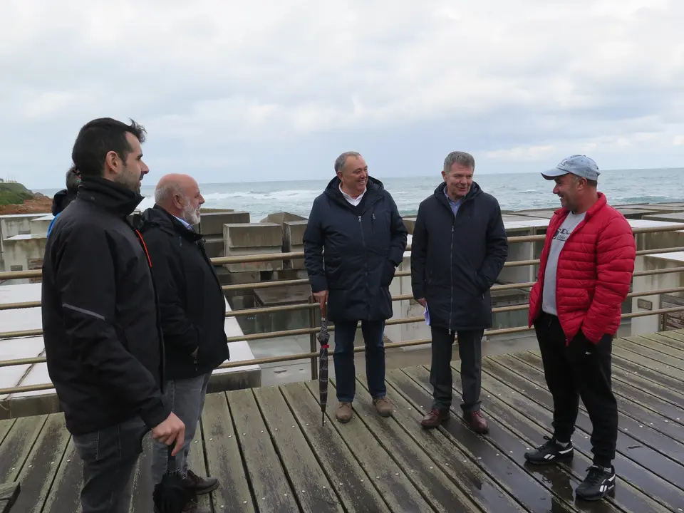 Reuni&oacute;n do alcalde co presidente de Portos de Galicia en Cai&oacute;n.