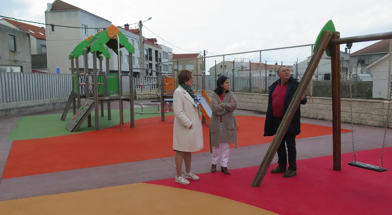 Parque infantil da Porta Santa, en Paiosaco.