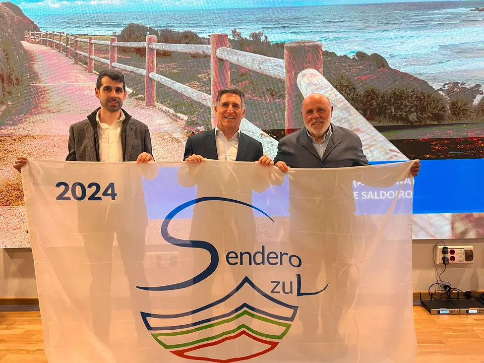 Recollida da Bandeira Sendeiro Azul.
