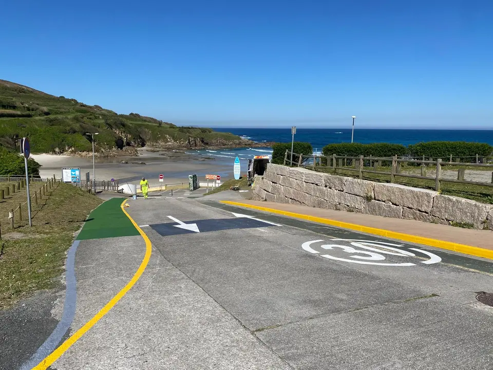Sinalización dos accesos &aacute; praia de Caión.