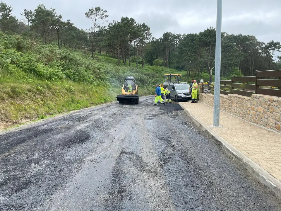 Obras de renovaci&oacute;n de estrada entre Cai&oacute;n e O Outeiro e a DP-1913.
