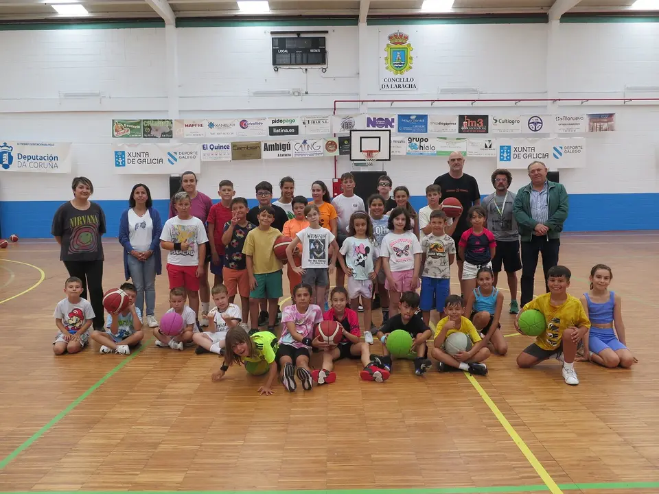 Os participantes recibiron a visita do
alcalde, Jos&eacute; Manuel L&oacute;pez Varela, e da concelleira de Deportes, Patricia
Bello
