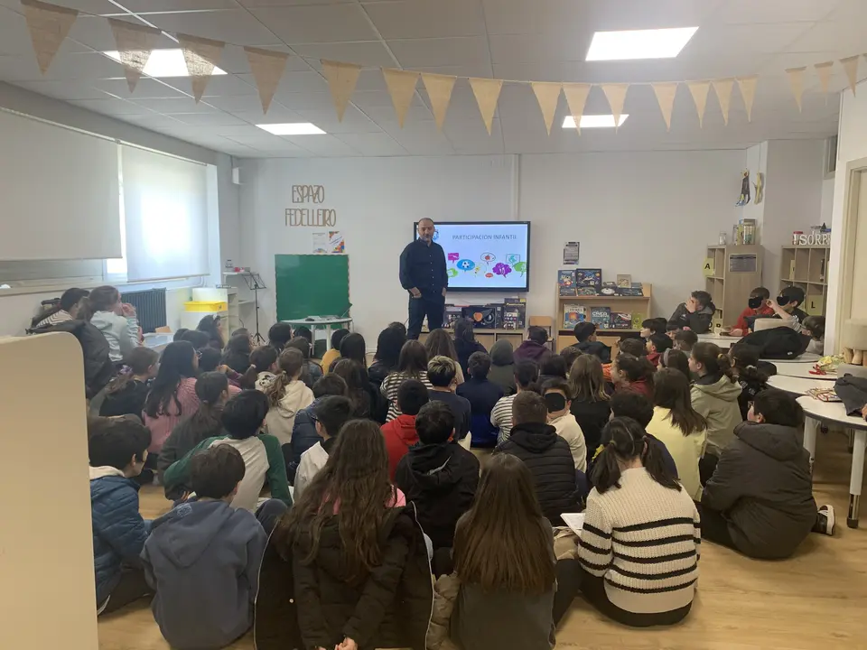 Sesi&oacute;n informativa de infancia e adolescencia no CEIP Otero Pedraio.