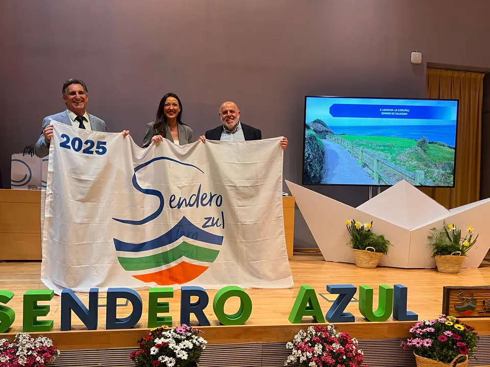 O Sendeiro de Saldoiro de Cai&oacute;n recibe a bandeira "Sendeiro Azul".